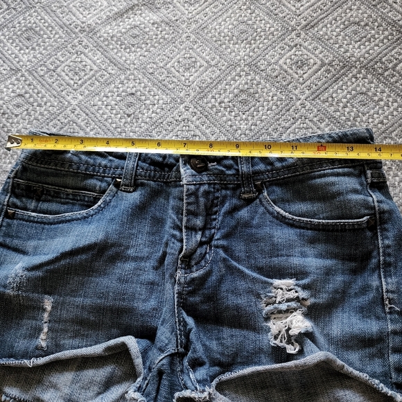 Miley Cyrus Max Azria Vintage Distressed Jean Cutoff Shorts Size 7 - Picture 8 of 10